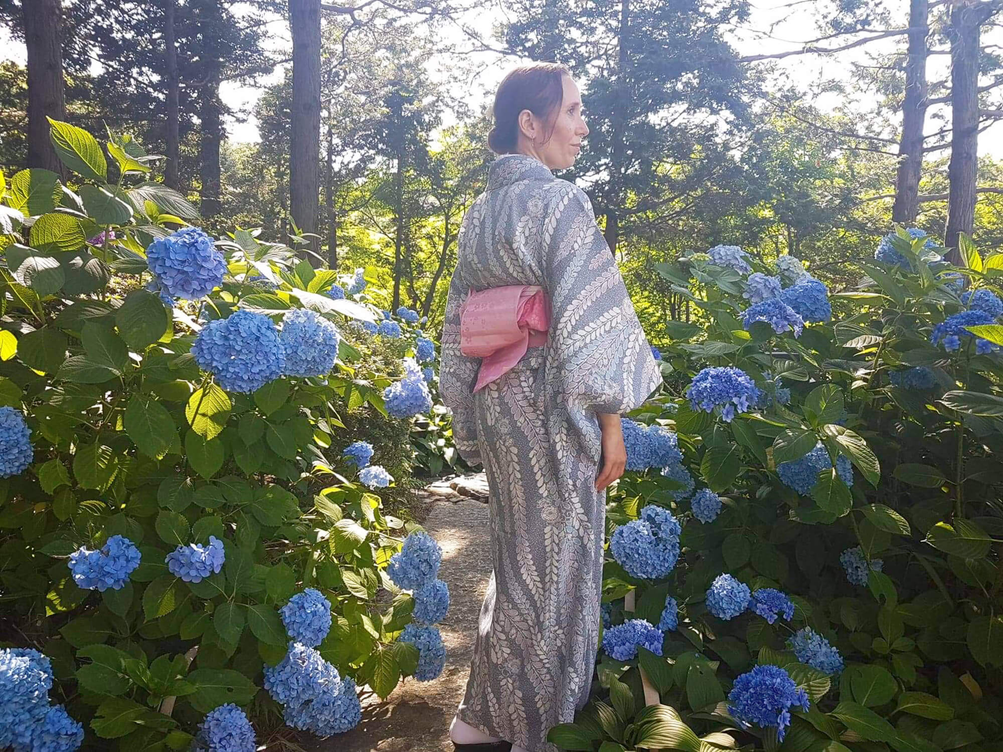 Summer kimono in Shirotori Garden
