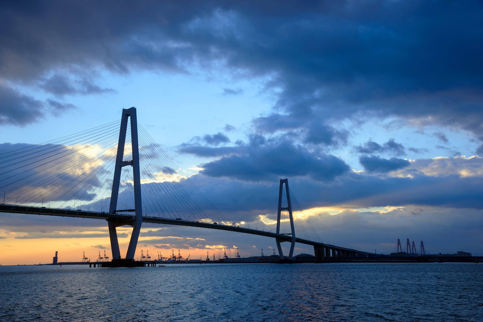 El Puerto de Nagoya Visita uno de los puertos más grandes de Japón