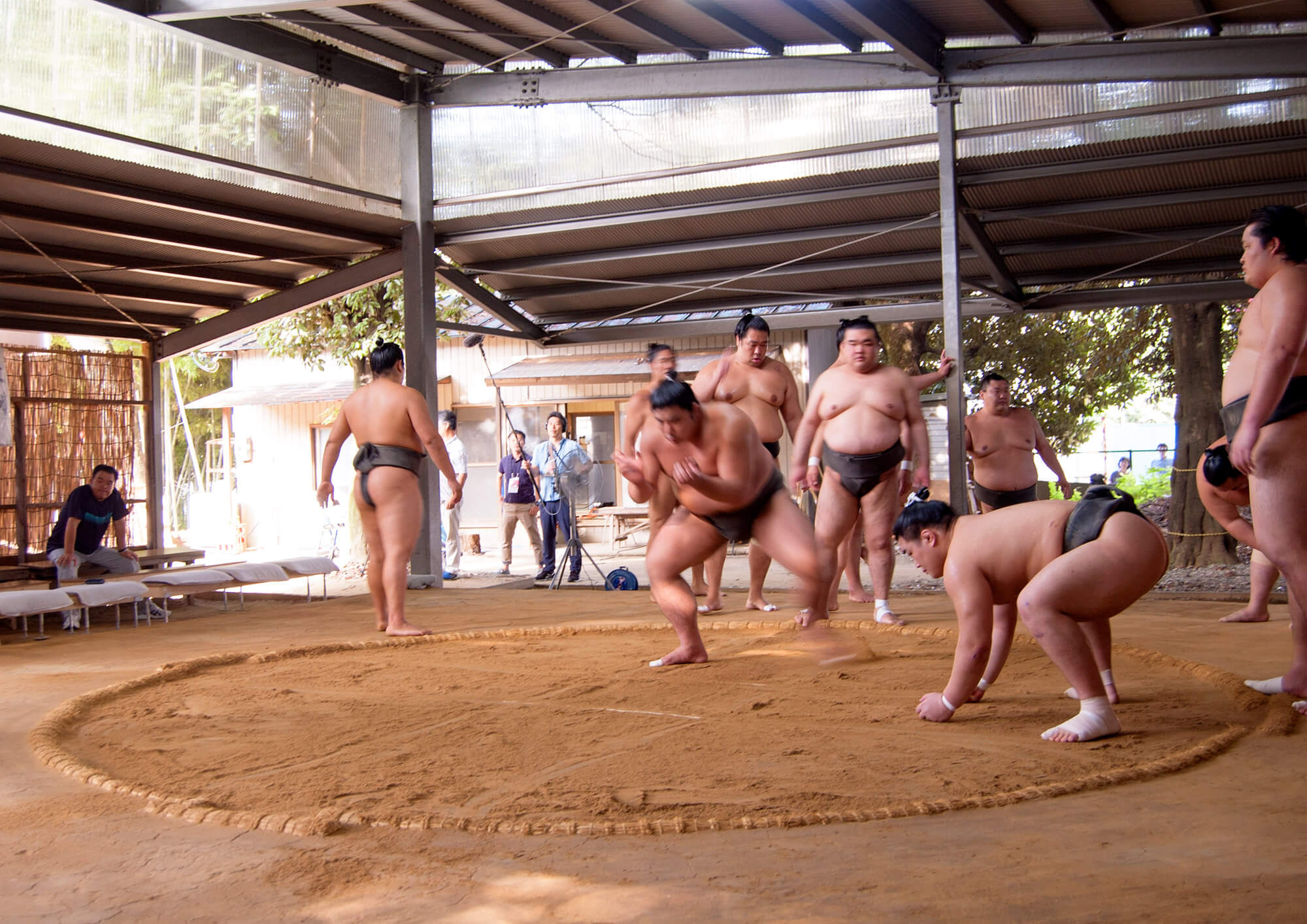 Vídeo] La rutina de los luchadores de sumo del establo de Takadagawa