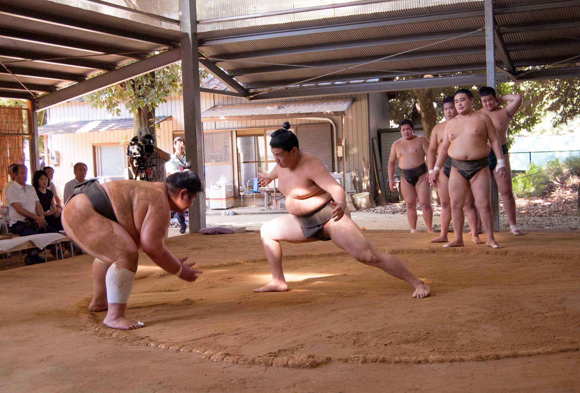 Qué tan fuerte puede ser un luchador de sumo, considerando que no son  musculosos? - Quora